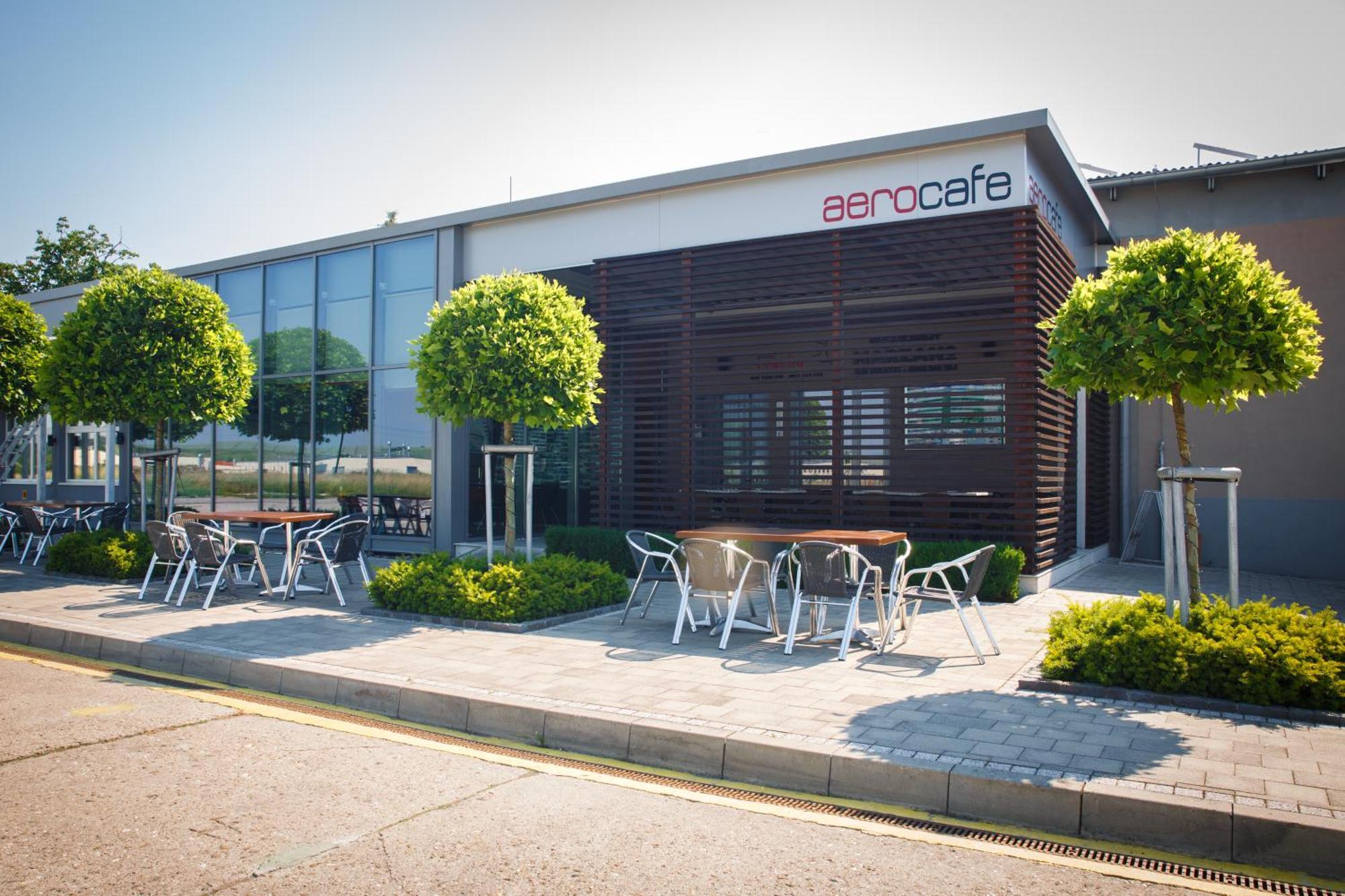 Aerocafe Hotel Partizanske Exterior photo